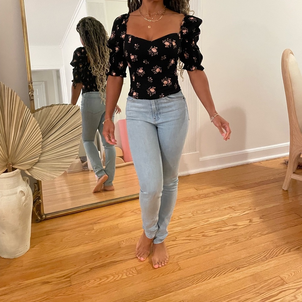 Reformation black flower top size Xs 2